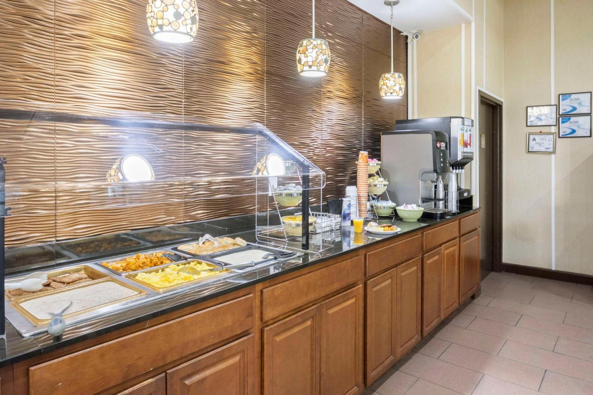 Quality Suites Hickory South Экстерьер фото