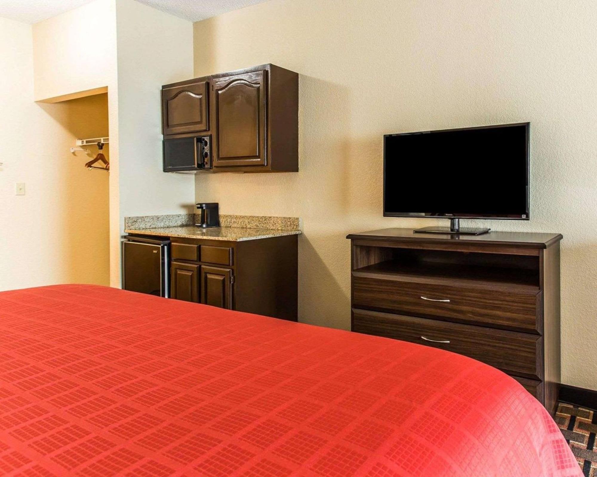 Quality Suites Hickory South Экстерьер фото