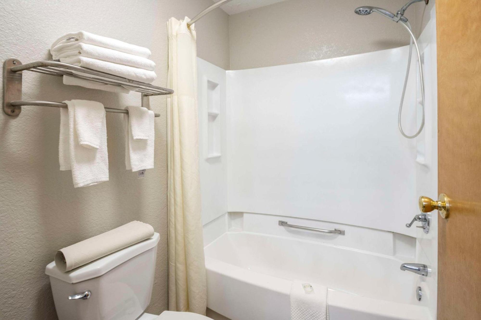 Quality Suites Hickory South Экстерьер фото