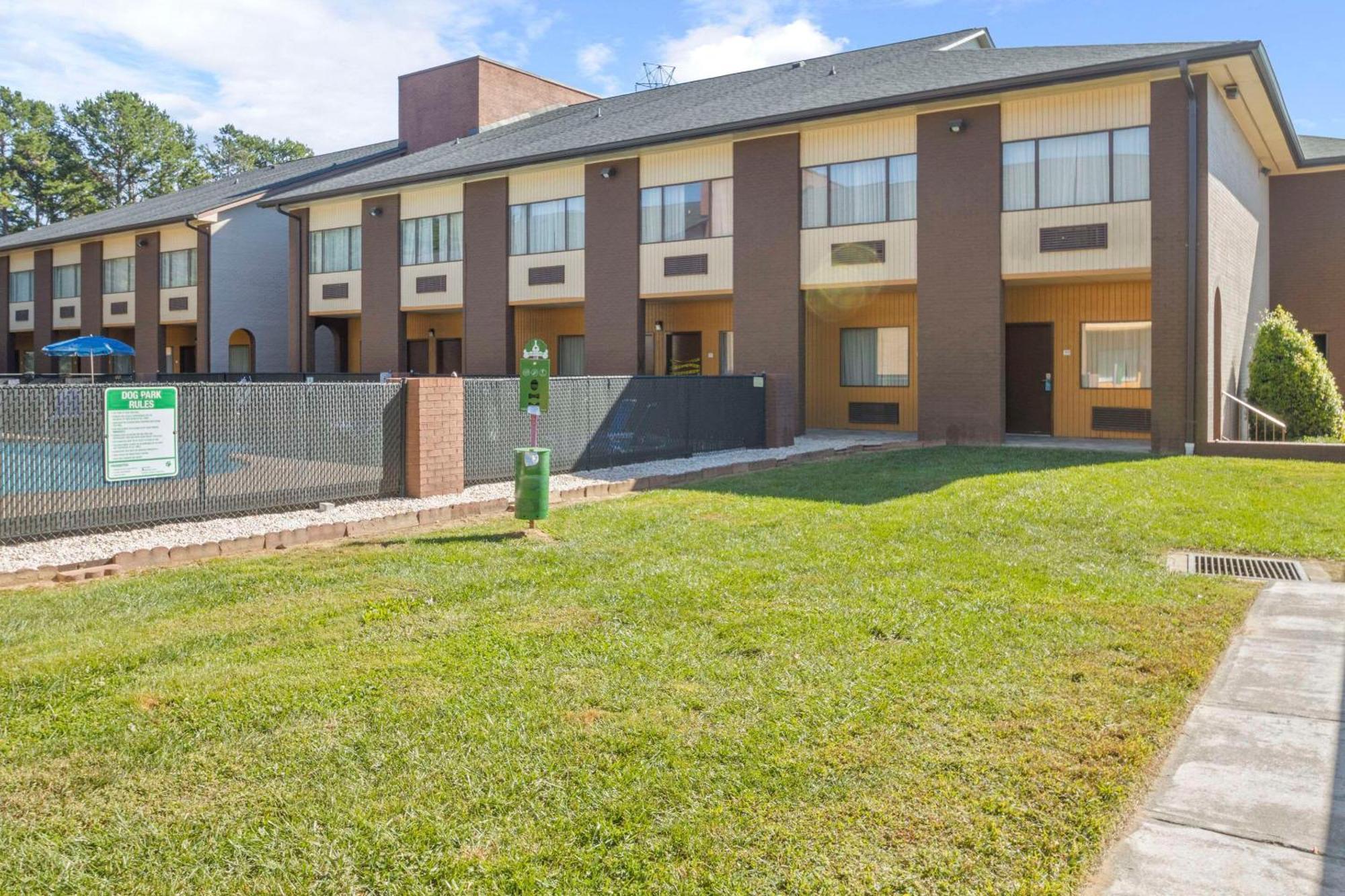 Quality Suites Hickory South Экстерьер фото
