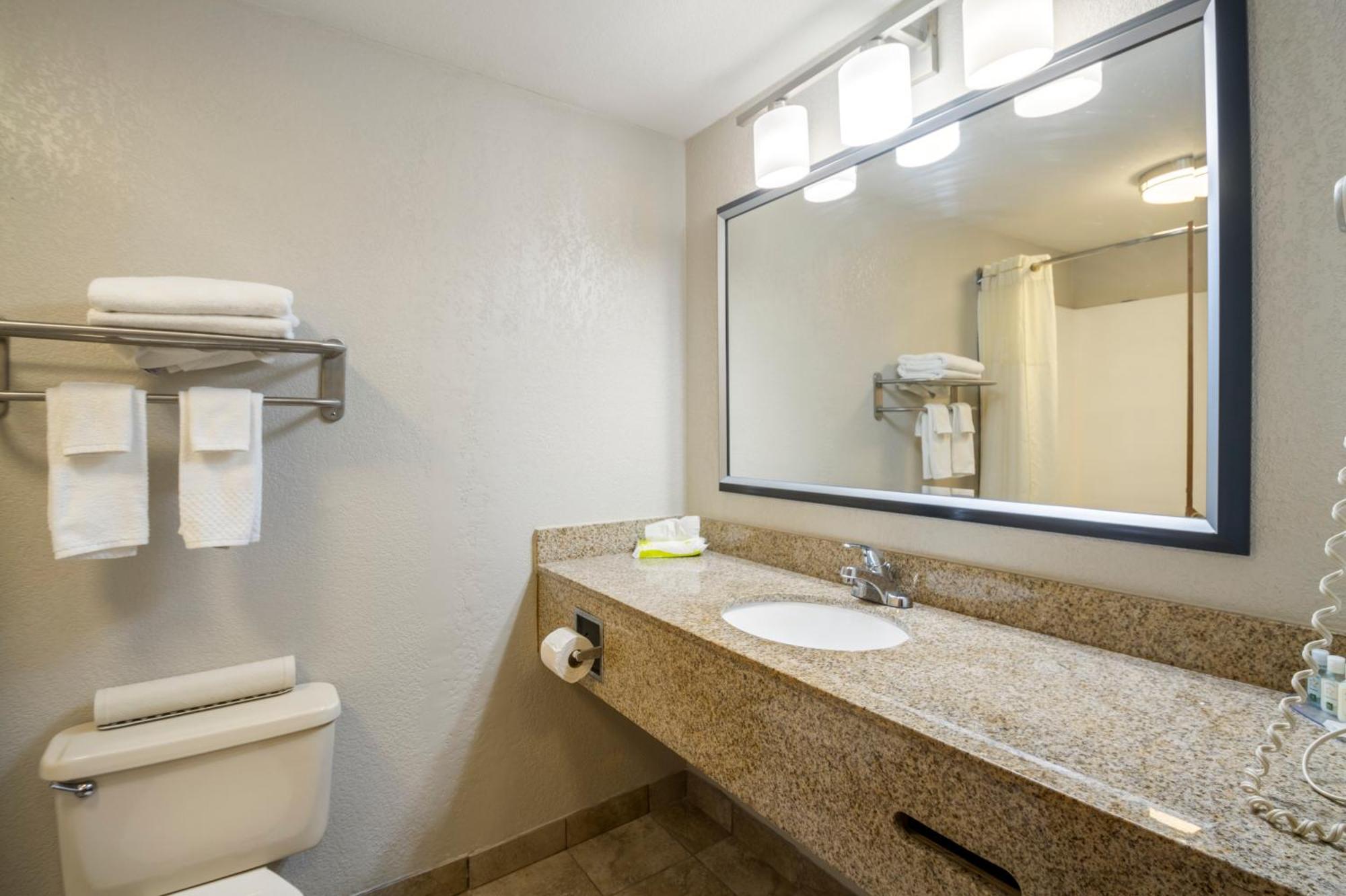 Quality Suites Hickory South Экстерьер фото