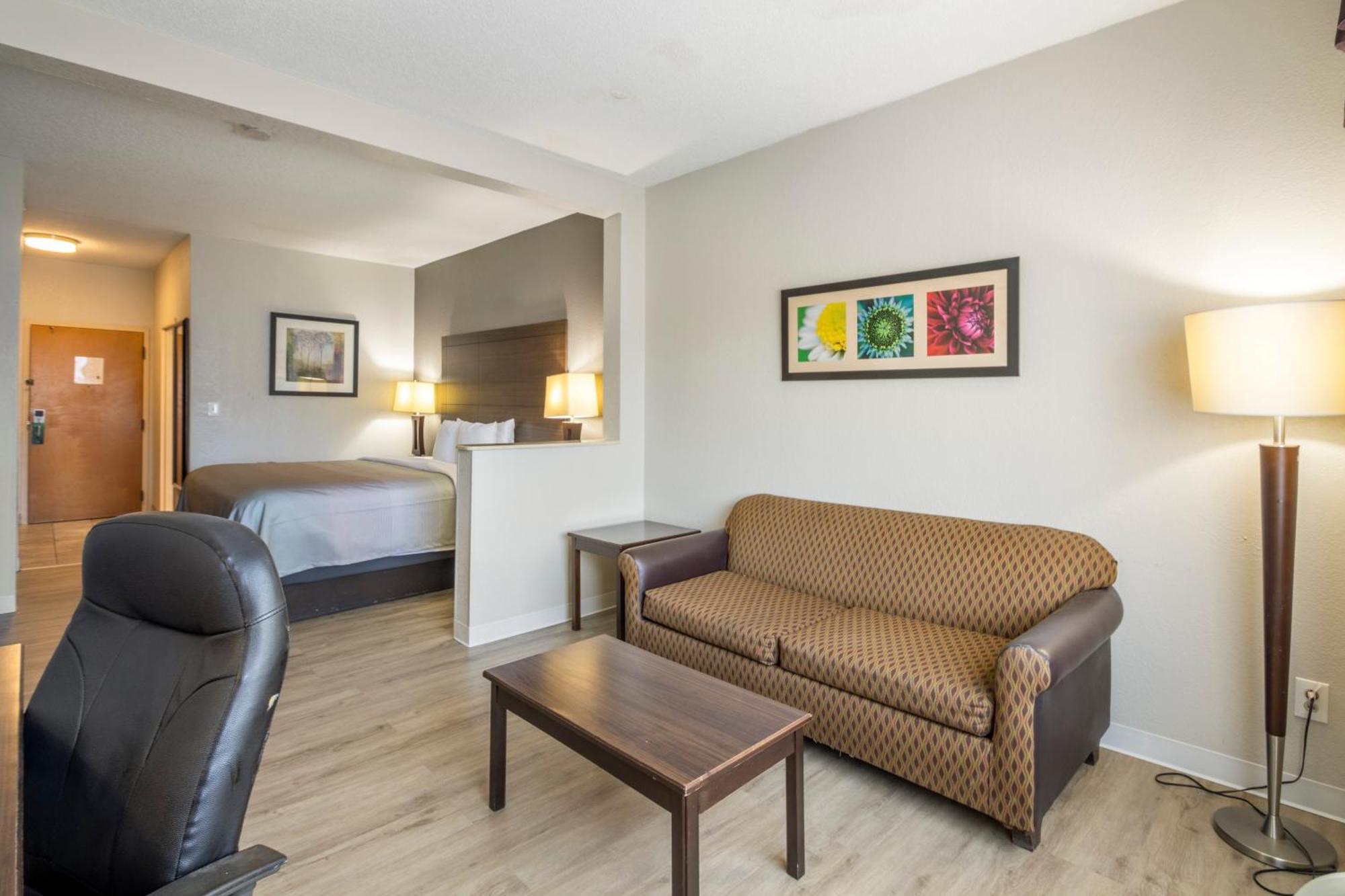 Quality Suites Hickory South Экстерьер фото